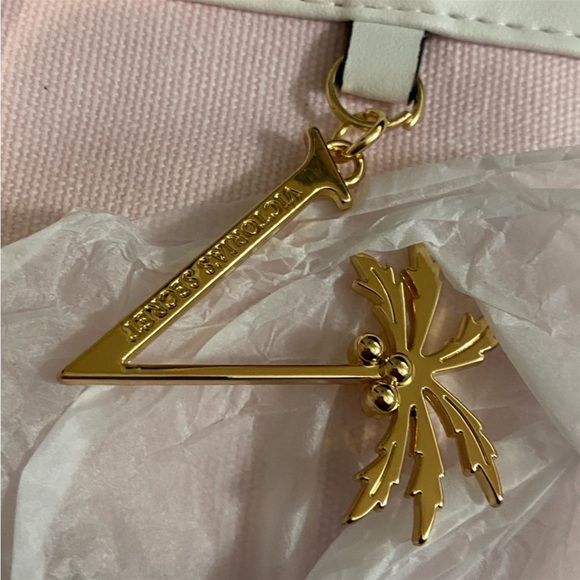 NWT Victoria’s Secret Large Duffle Bag - Picture 10 of 11